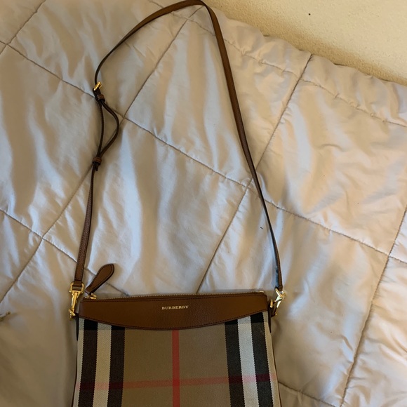 BURBERRY BAG!! PRISTINE CONDITION - Picture 3 of 13